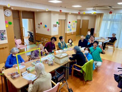 職員の年齢層は様々です。